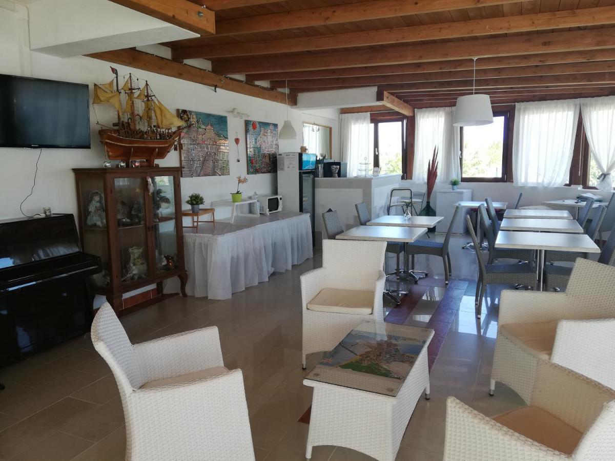 B&B Palazzo Manfredi Vieste, Fronte Mare Con Parcheggio Buitenkant foto